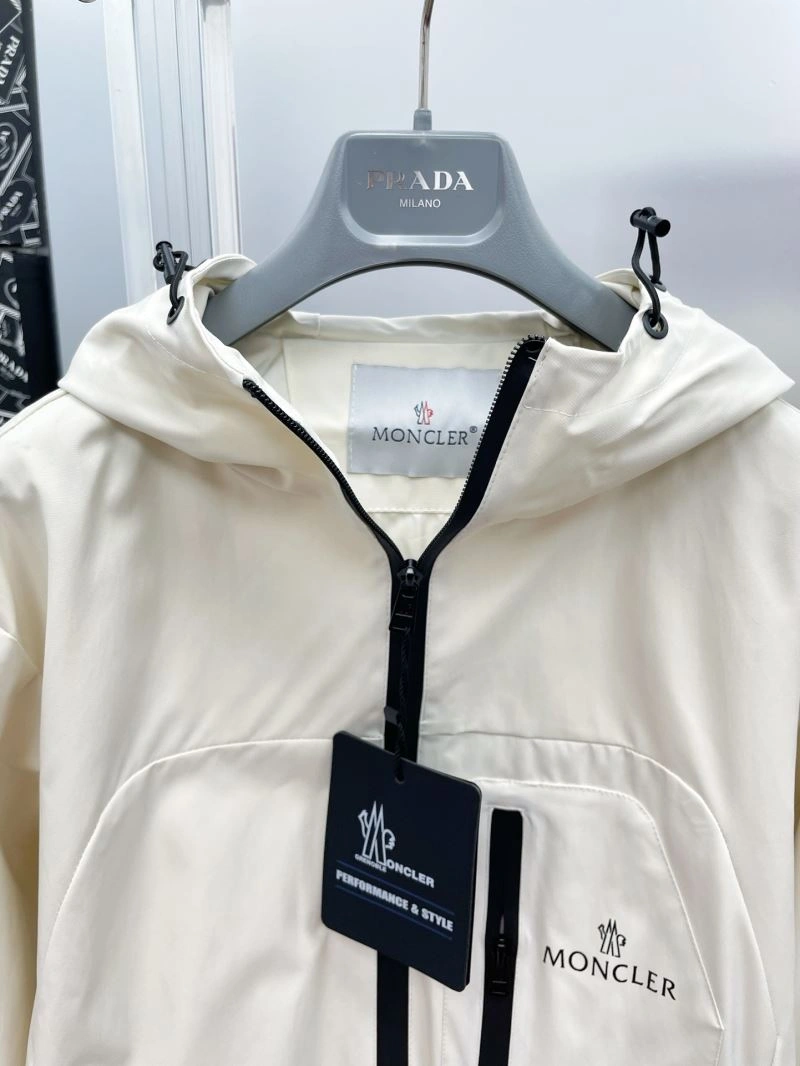 Moncler Outwear Youthful 142414