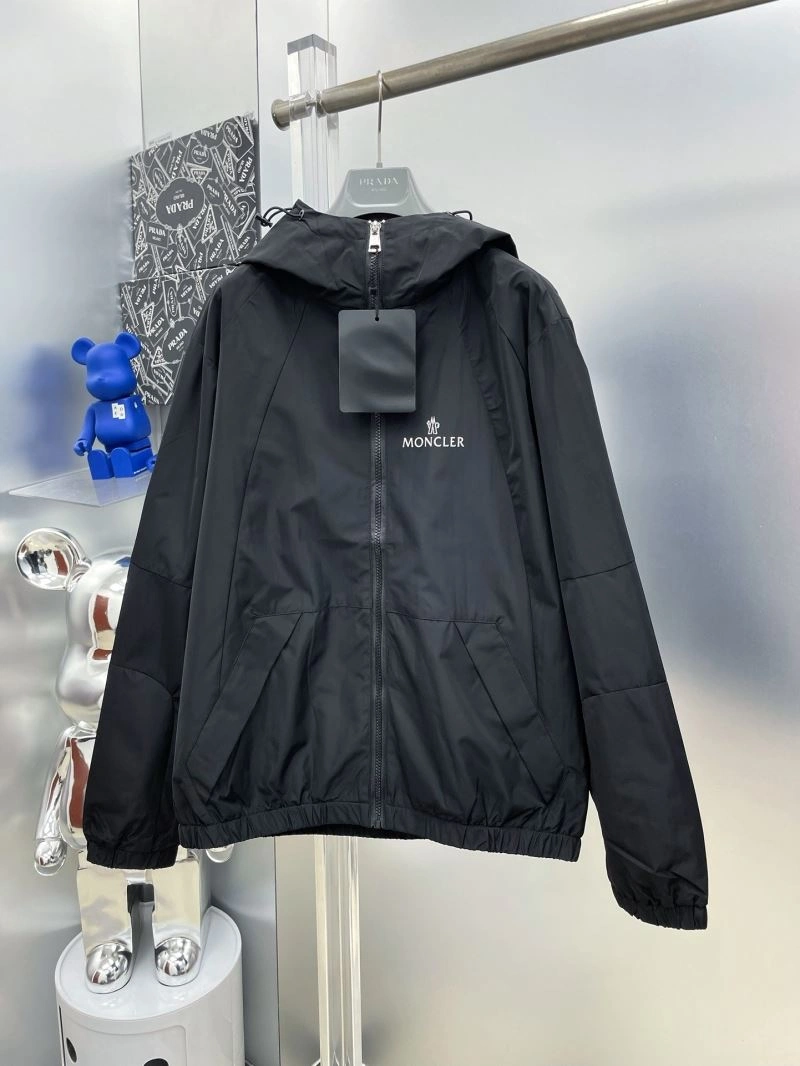 Moncler Outwear Seasonal 142406
