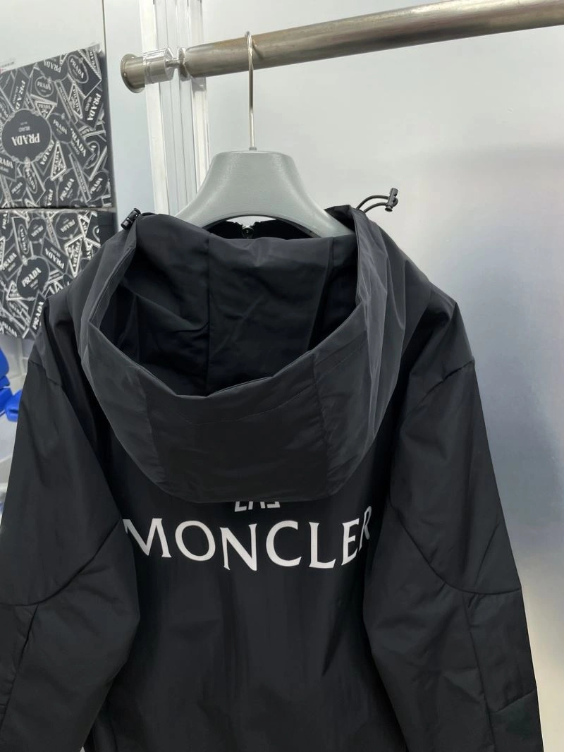 Moncler Outwear Seasonal 142406