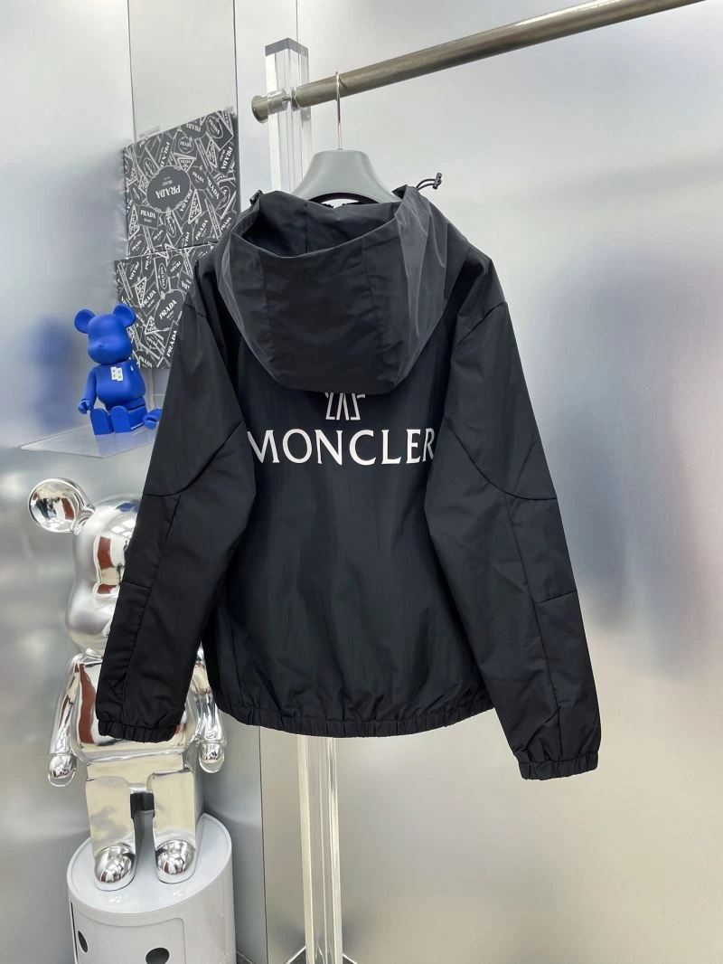 Moncler Outwear Seasonal 142406