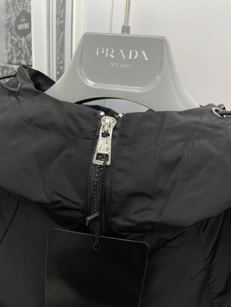 Moncler Outwear Seasonal 142406