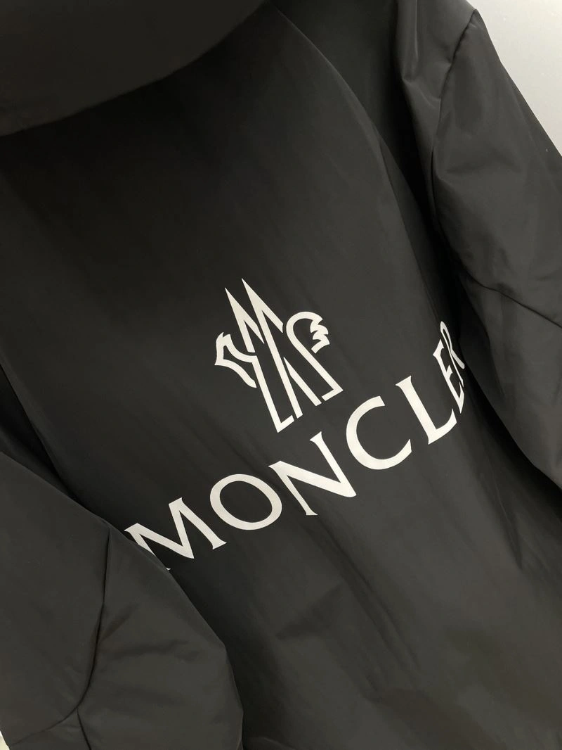 Moncler Outwear Seasonal 142406