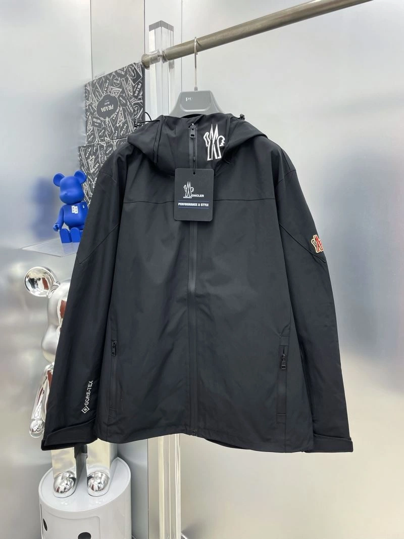 TechFriendly Moncler Outwear 142402
