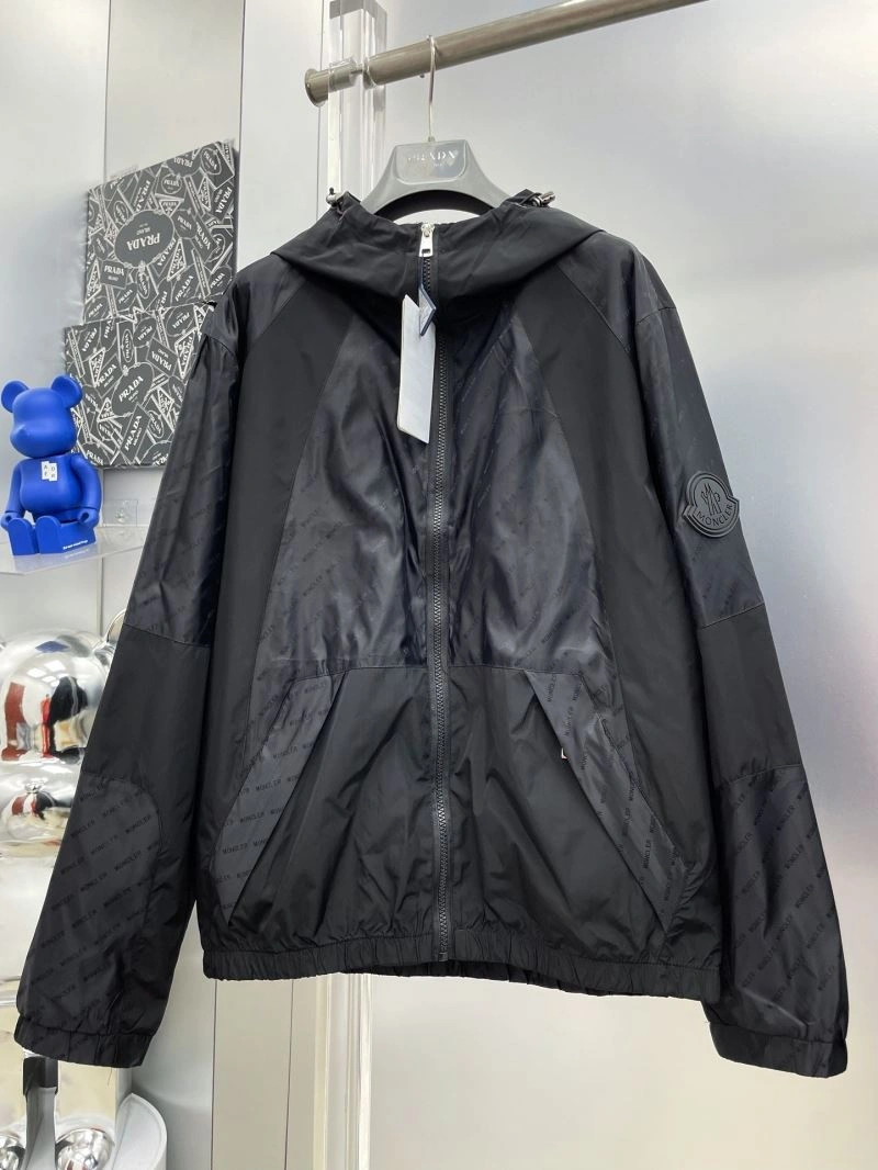 Resilient Moncler Outwear 142404