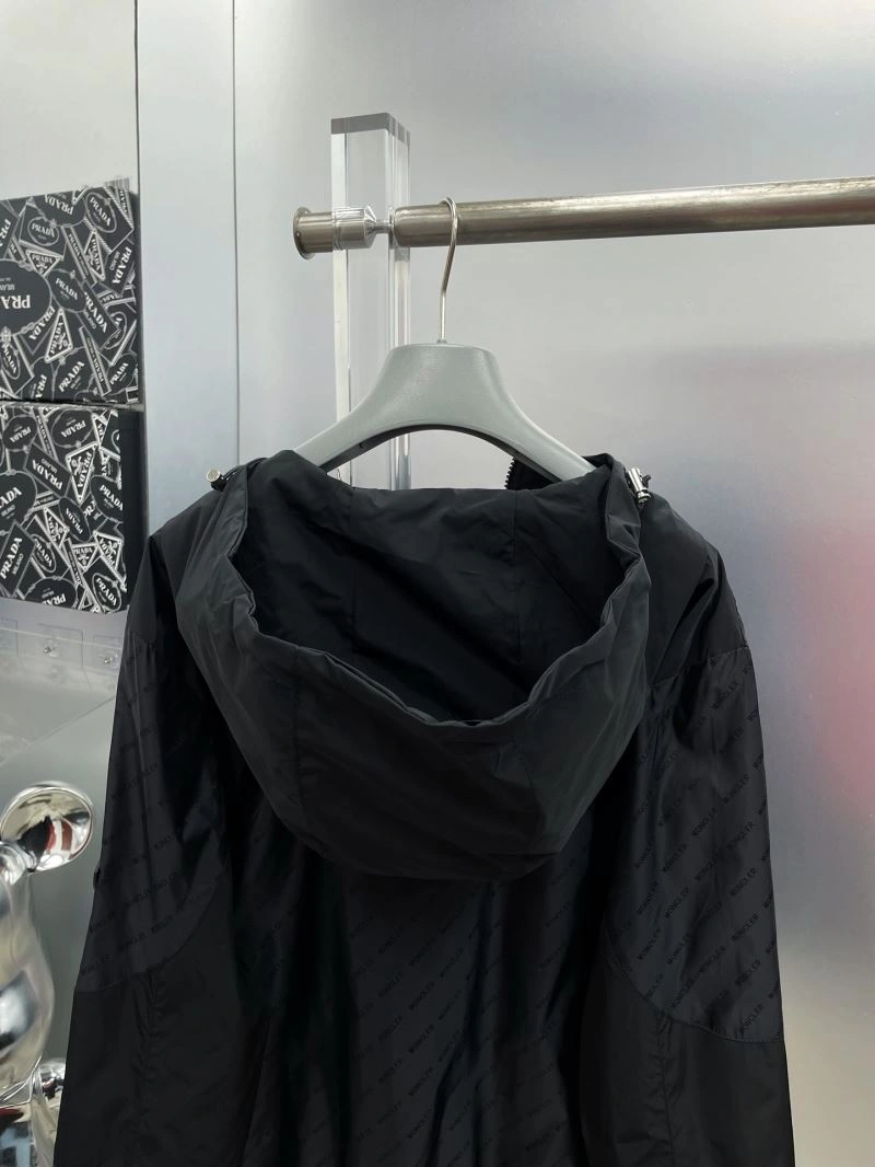 Resilient Moncler Outwear 142404