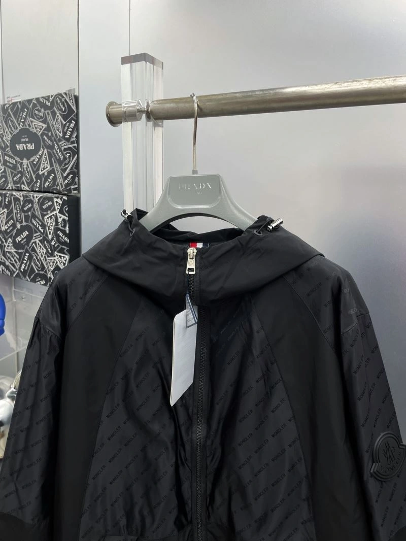 Resilient Moncler Outwear 142404