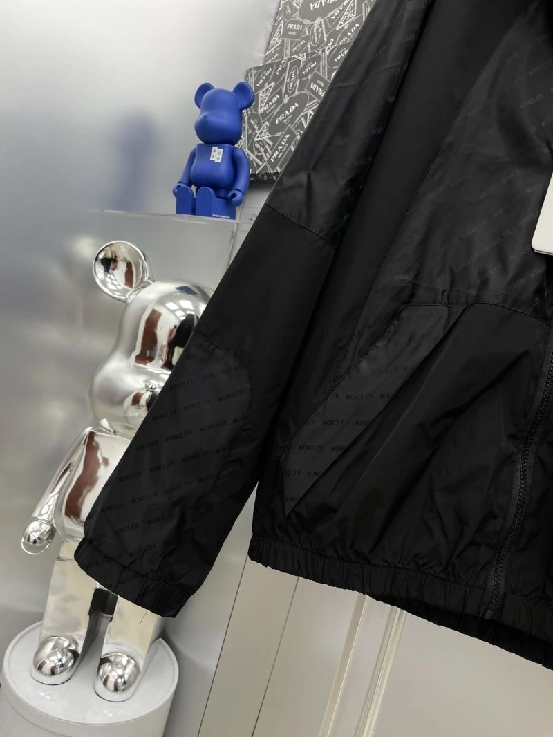 Resilient Moncler Outwear 142404