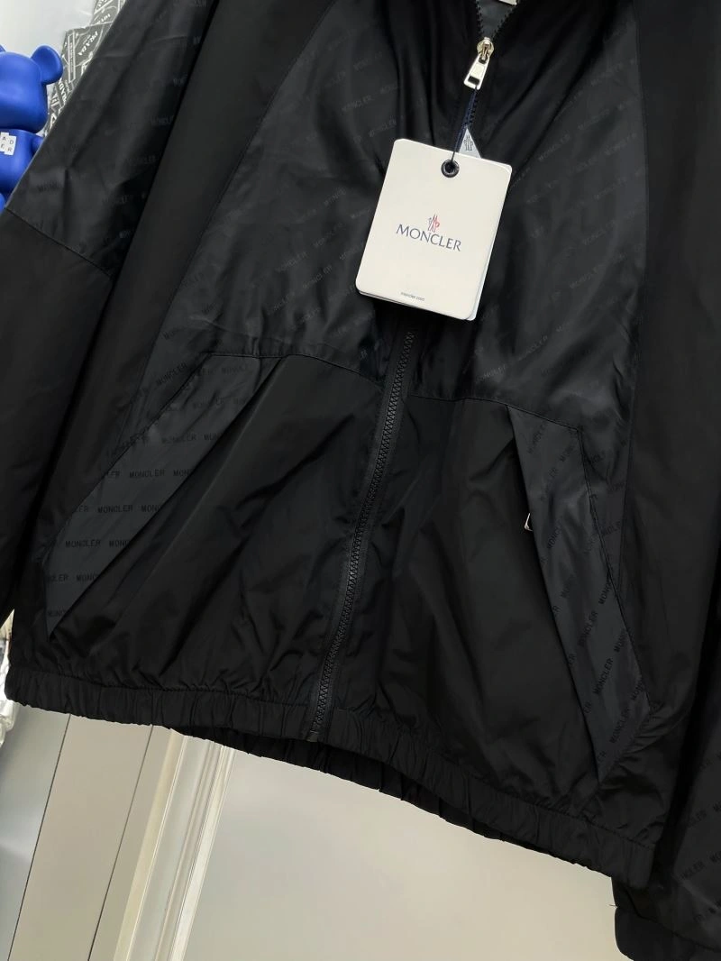 Resilient Moncler Outwear 142404