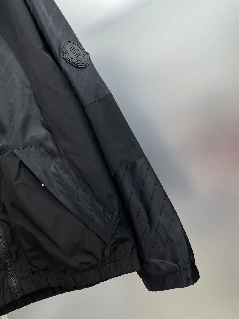 Resilient Moncler Outwear 142404
