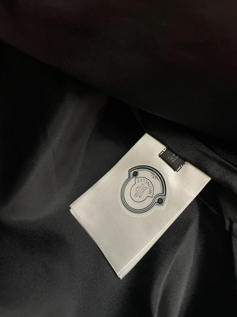 Resilient Moncler Outwear 142404