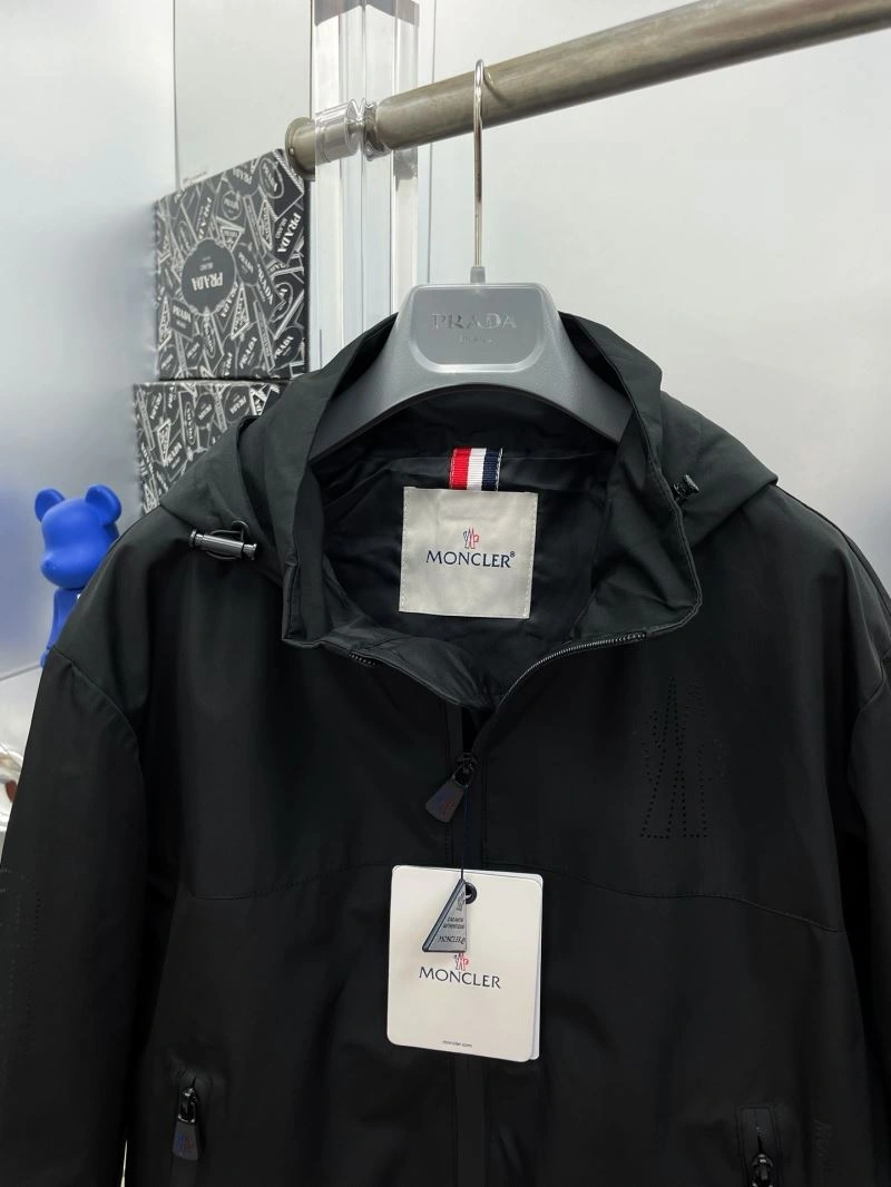 Moncler Outwear DailyWear 142403