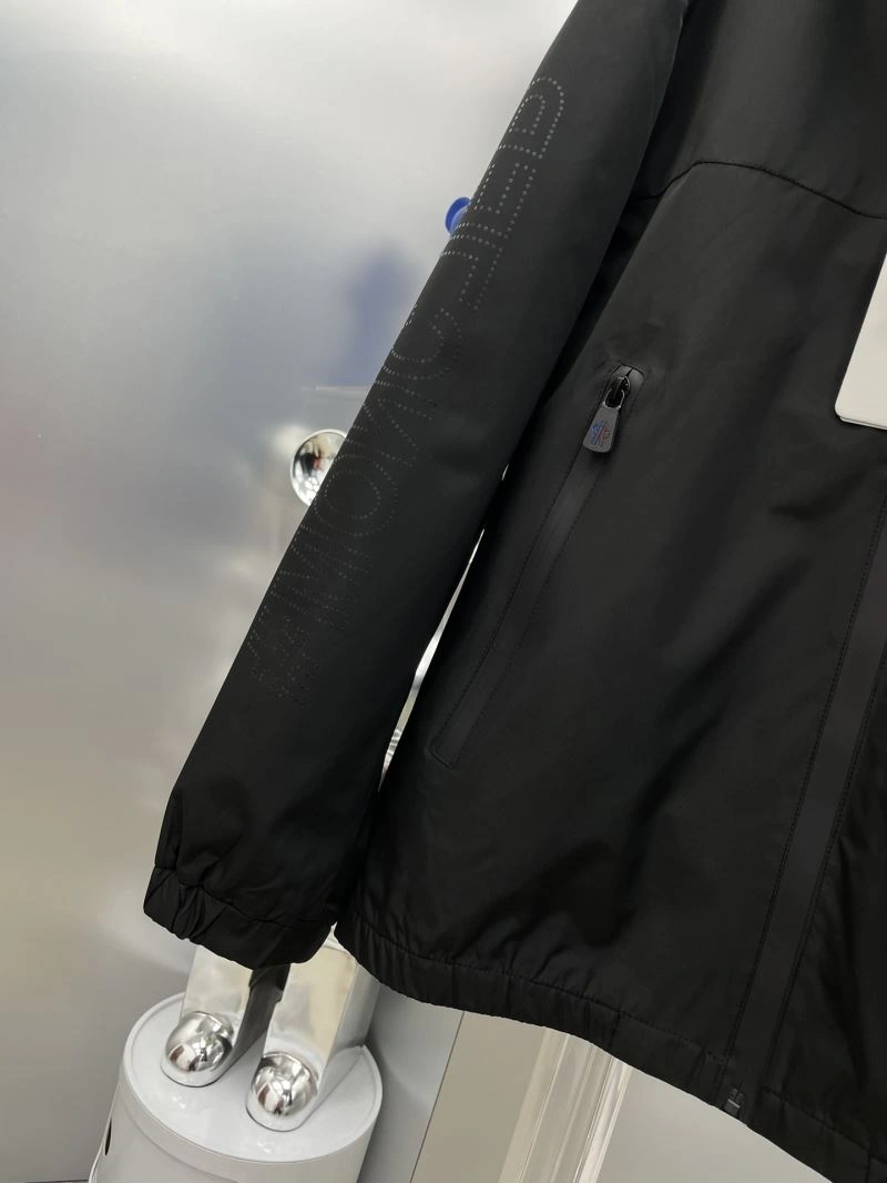 Moncler Outwear DailyWear 142403