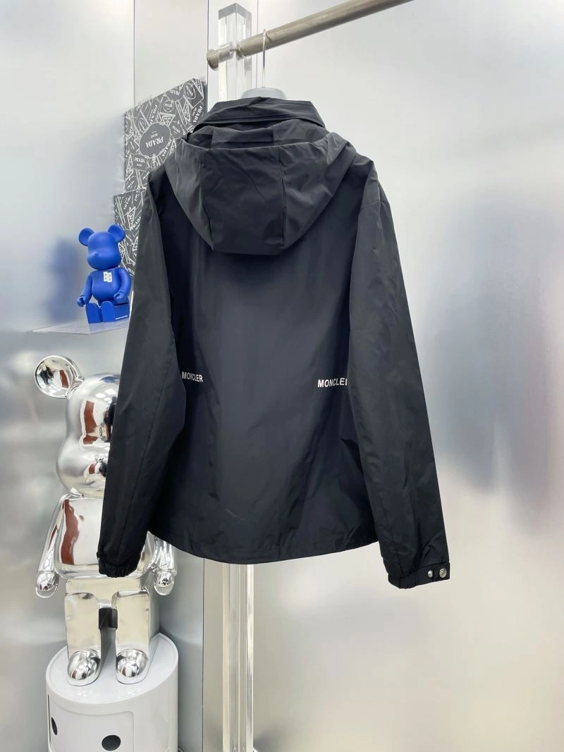 ComfortFit Moncler Outwear 142396
