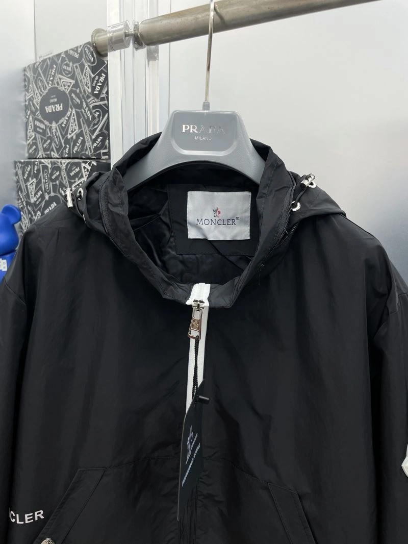 ComfortFit Moncler Outwear 142396
