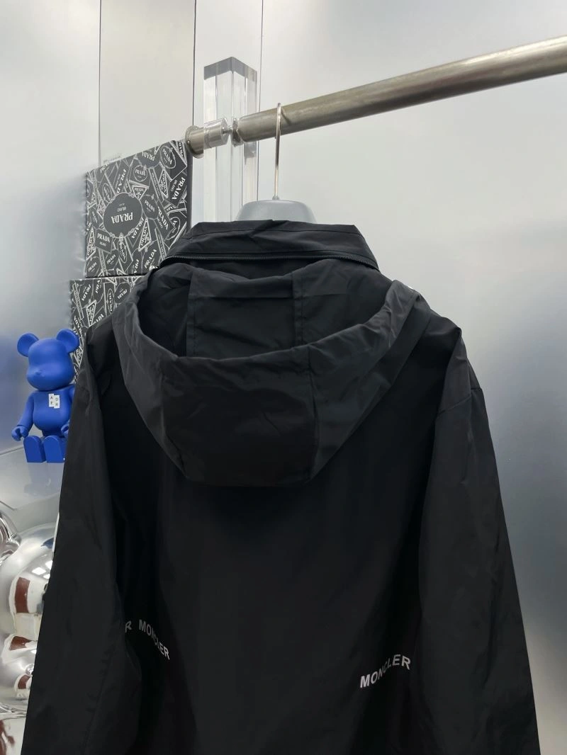 ComfortFit Moncler Outwear 142396