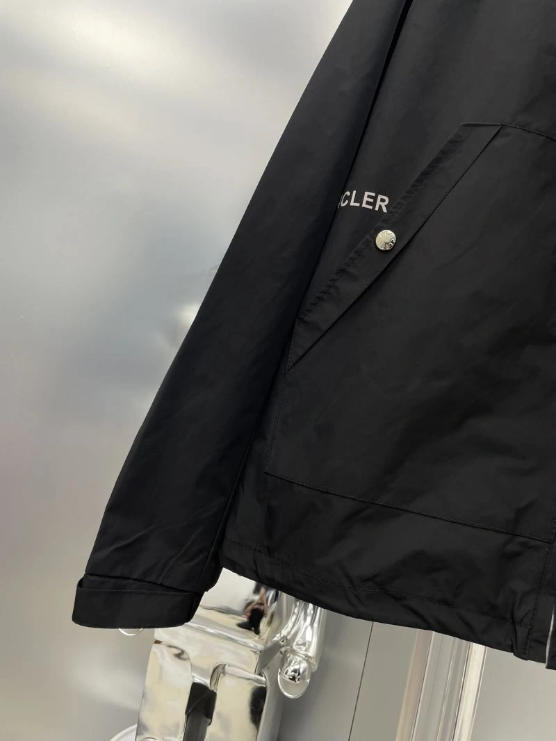 ComfortFit Moncler Outwear 142396