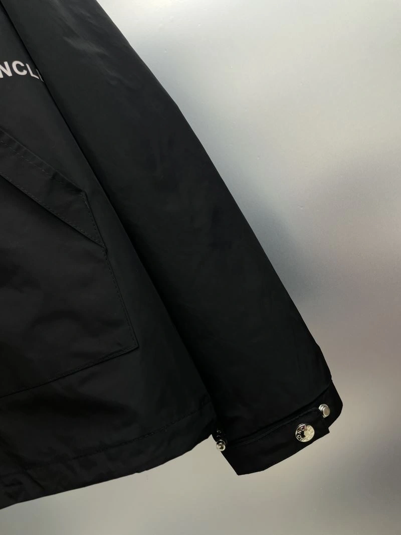 ComfortFit Moncler Outwear 142396