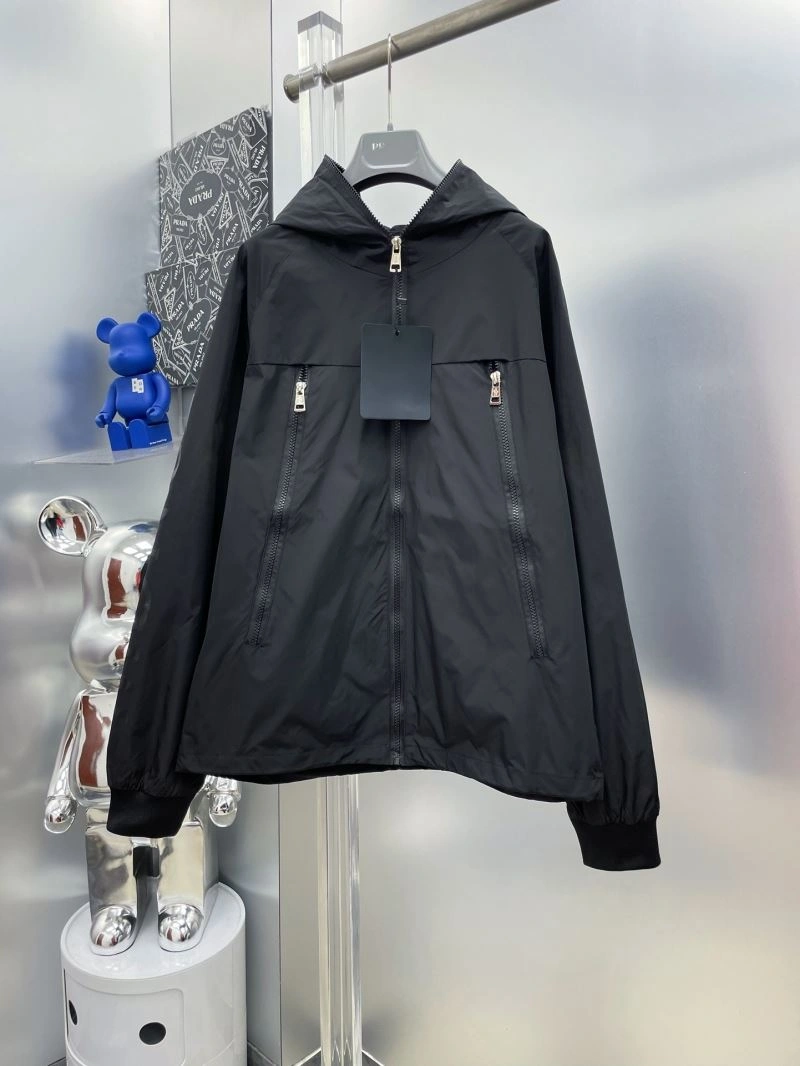 Sporty Moncler Outwear 142416