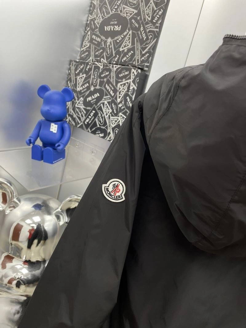 Sporty Moncler Outwear 142416