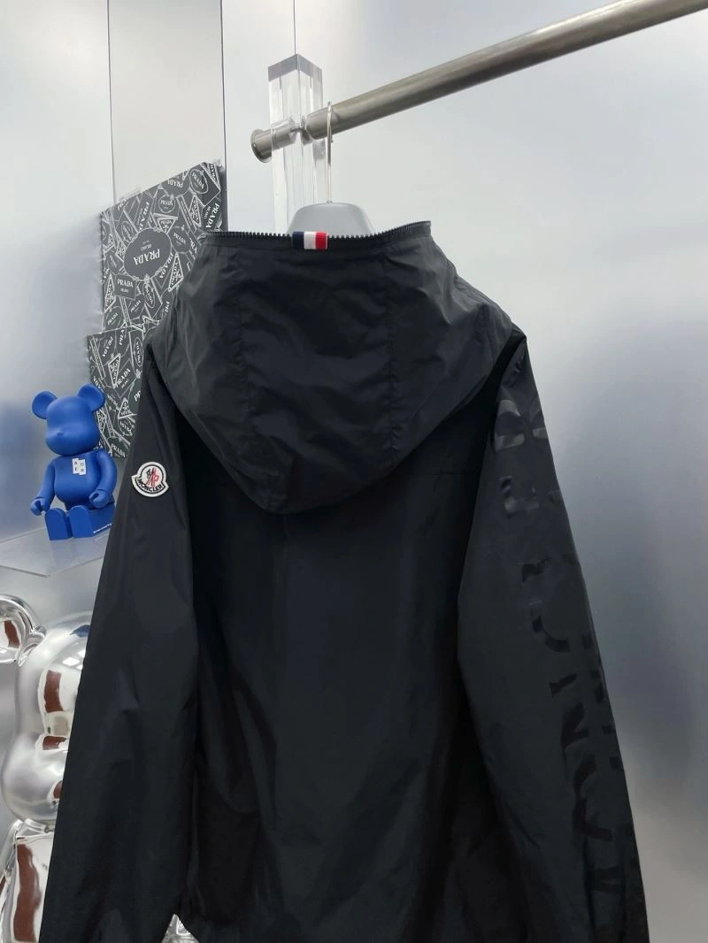 Sporty Moncler Outwear 142416
