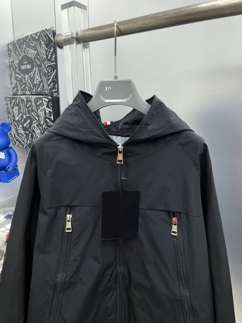 Sporty Moncler Outwear 142416