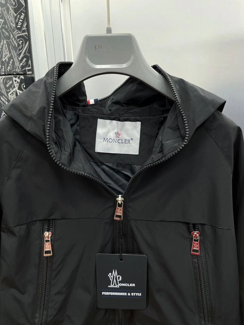 Sporty Moncler Outwear 142416