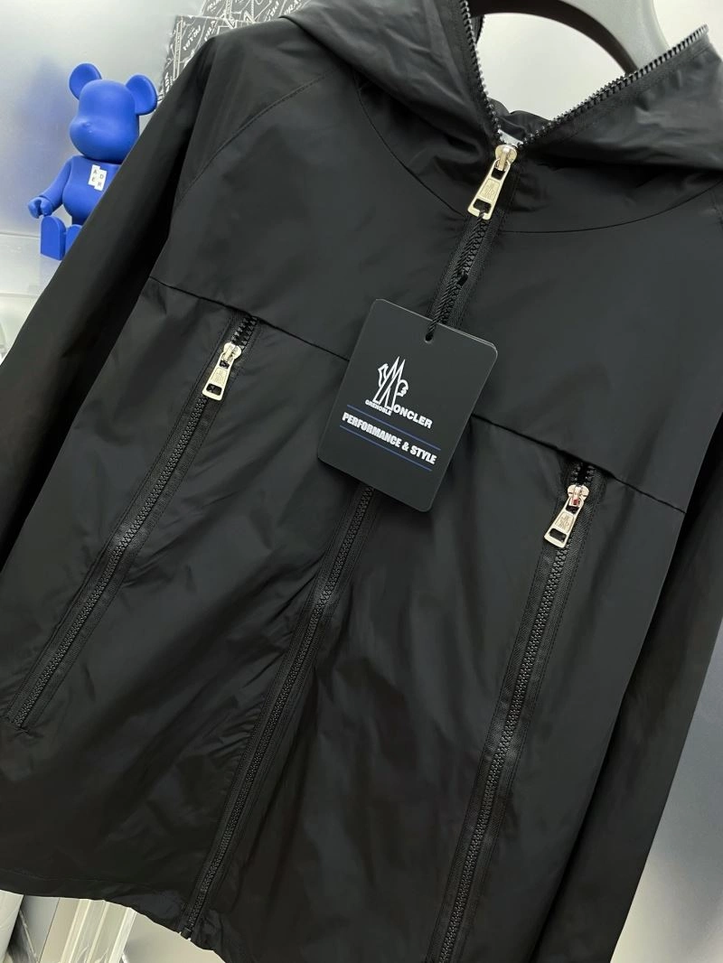 Sporty Moncler Outwear 142416