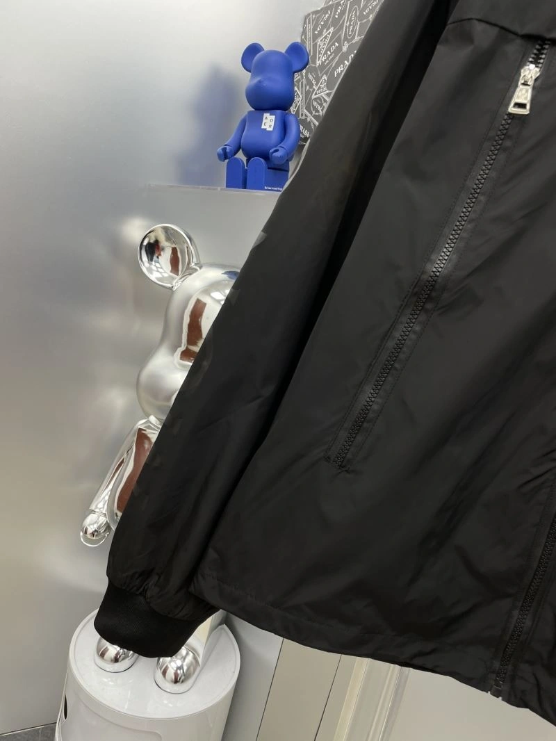 Sporty Moncler Outwear 142416