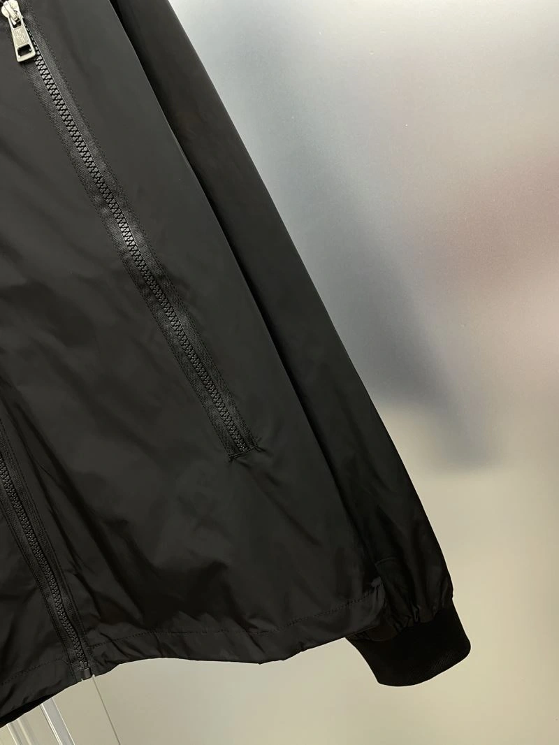 Sporty Moncler Outwear 142416