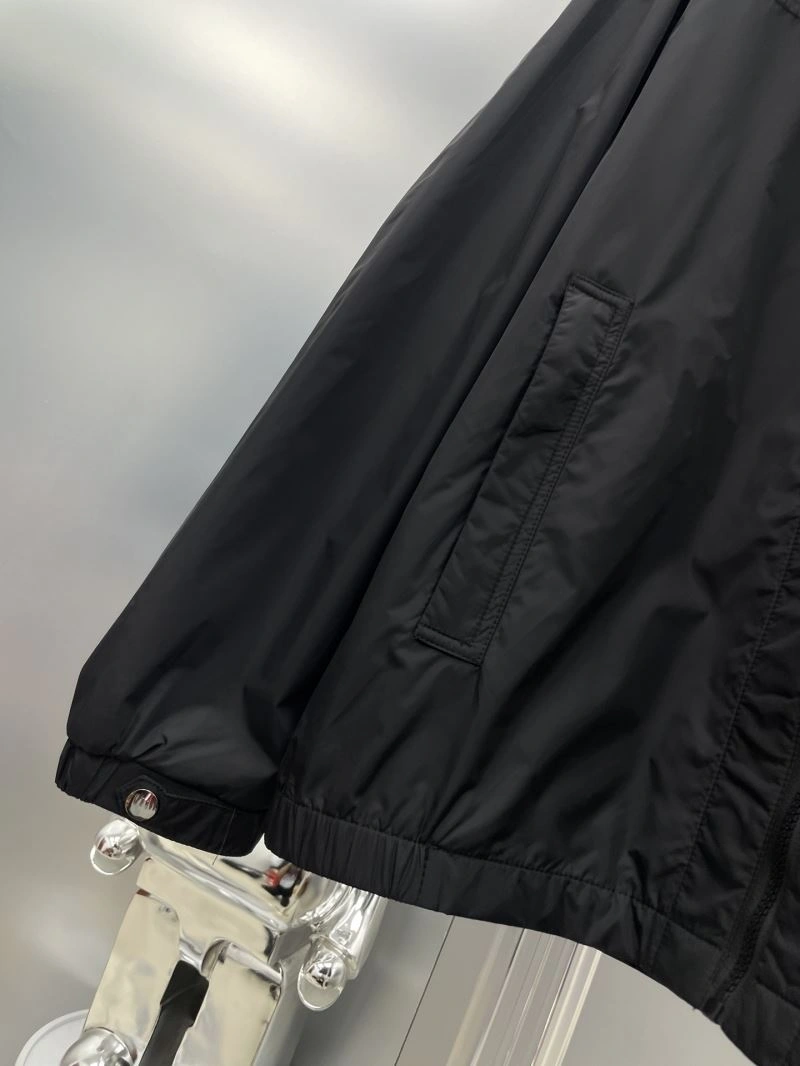 MoistureWicking Moncler Outwear 142401