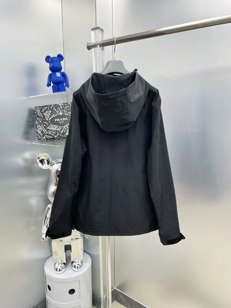 Functional Moncler Outwear 142394