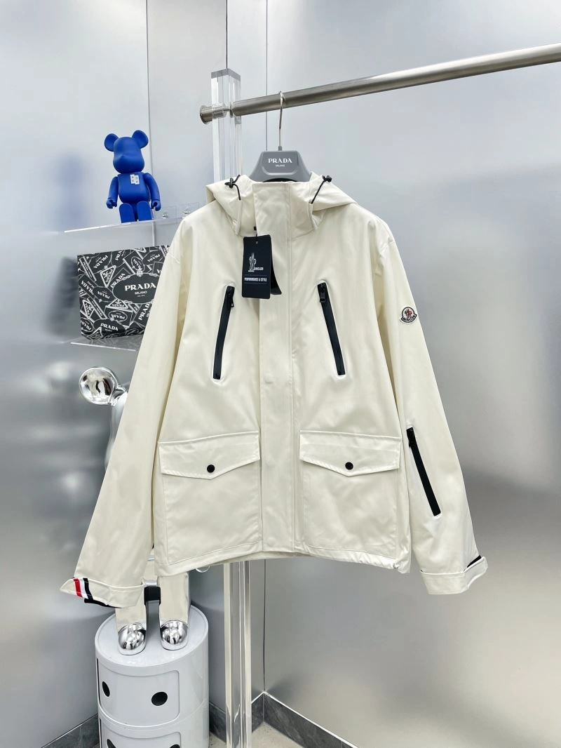 Moncler Outwear Youthful 142468