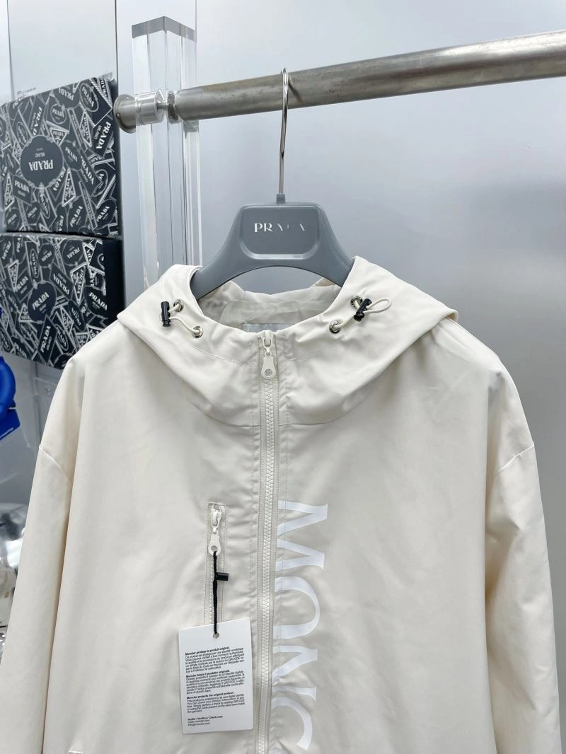 Moncler Outwear TimelessDesign 142466