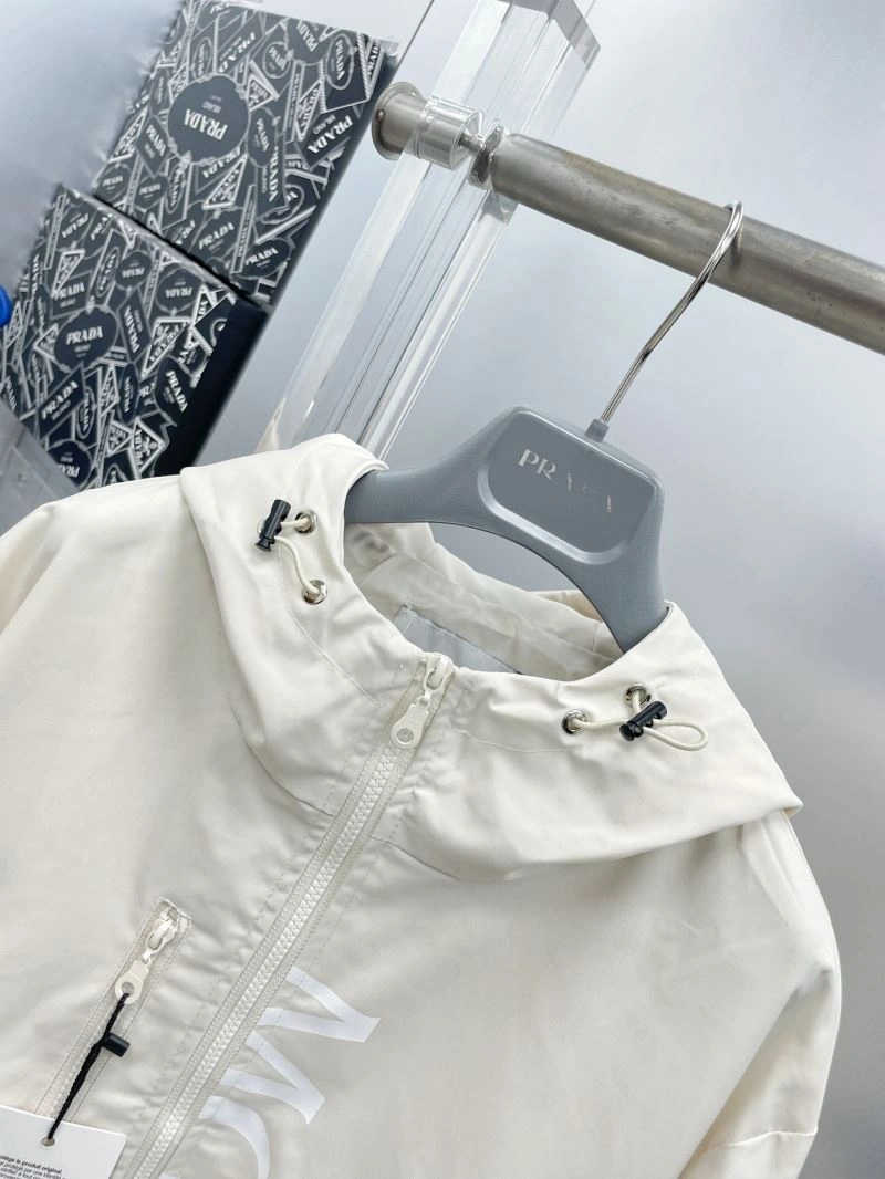 Moncler Outwear TimelessDesign 142466