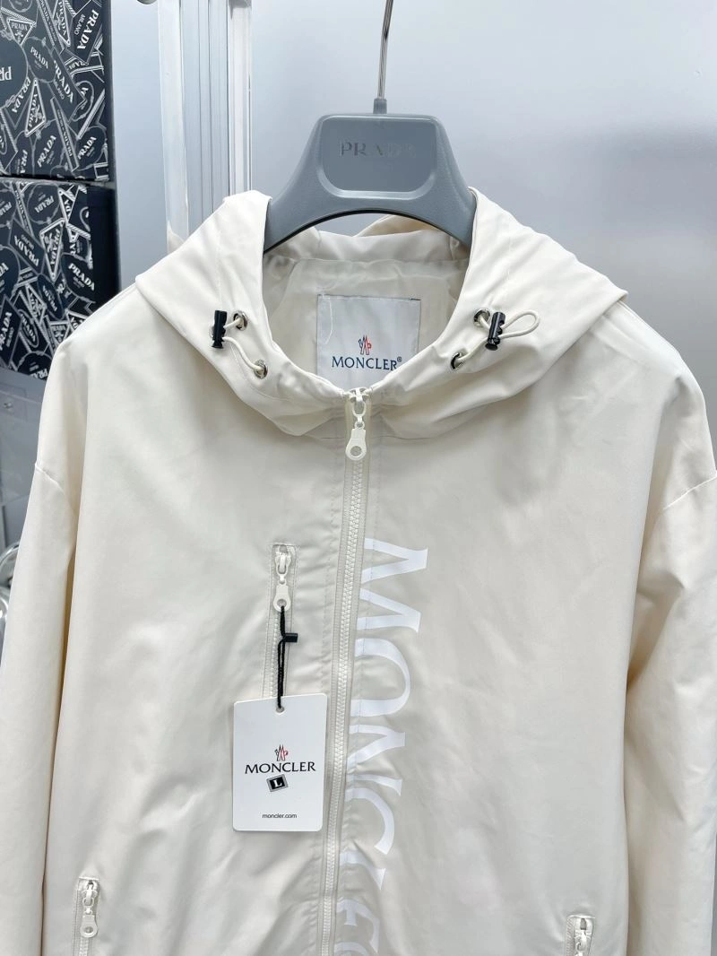 Moncler Outwear TimelessDesign 142466