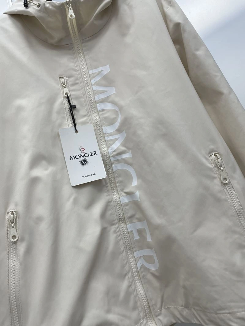 Moncler Outwear TimelessDesign 142466