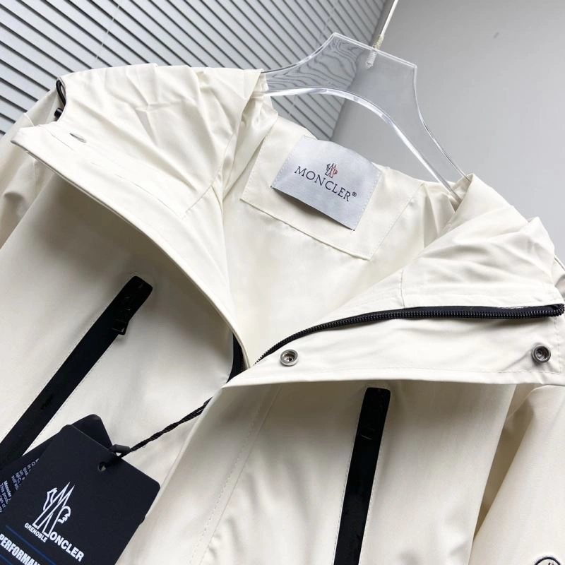 Unique Moncler Outwear 142389