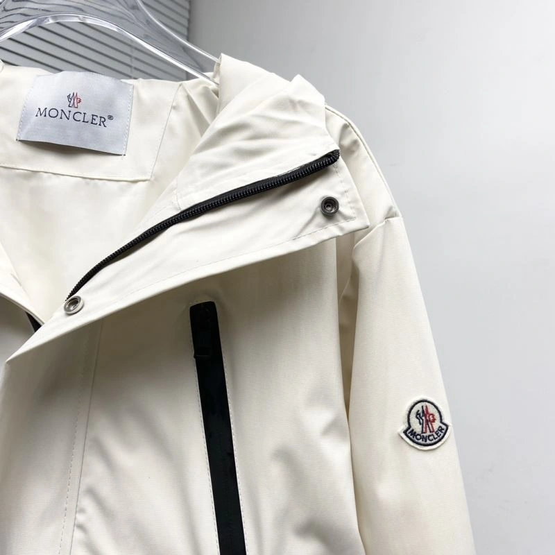Unique Moncler Outwear 142389