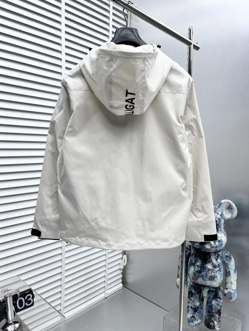 Resilient Moncler Outwear 142388