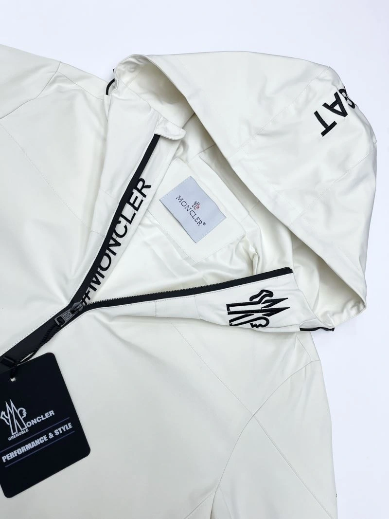 Resilient Moncler Outwear 142388