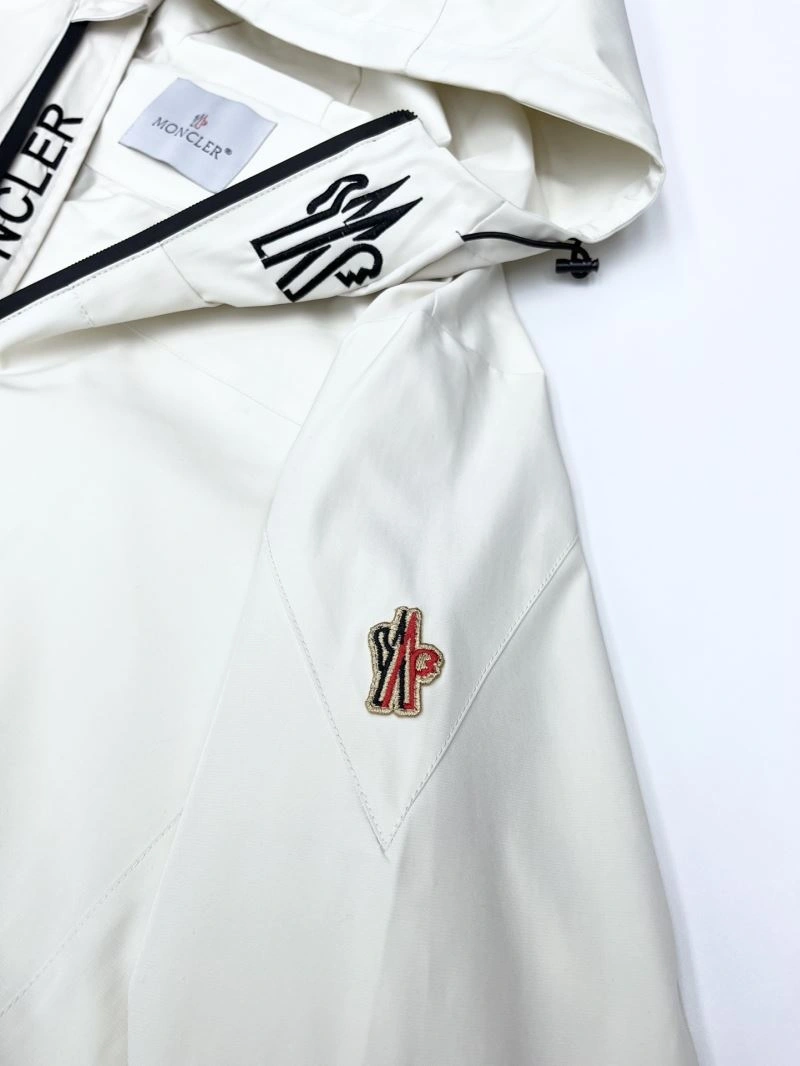 Resilient Moncler Outwear 142388