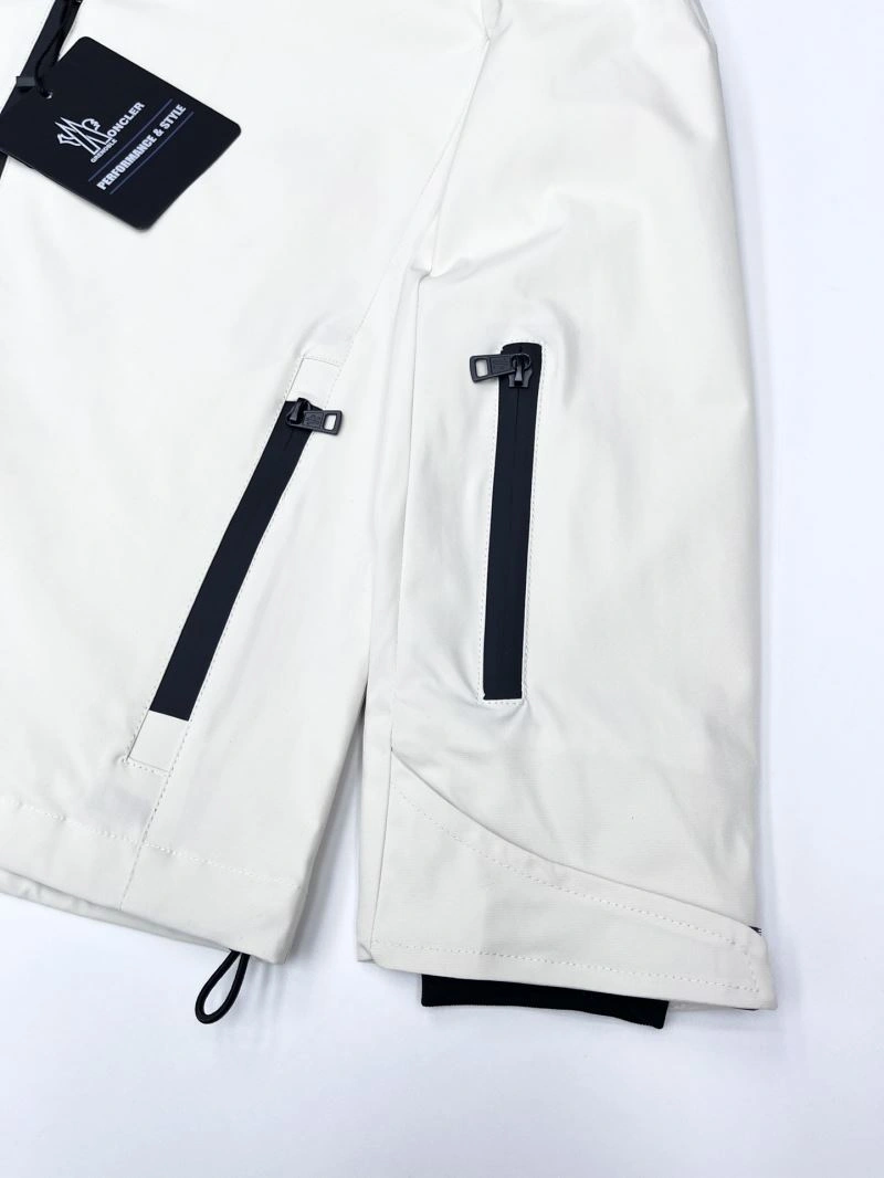 Resilient Moncler Outwear 142388