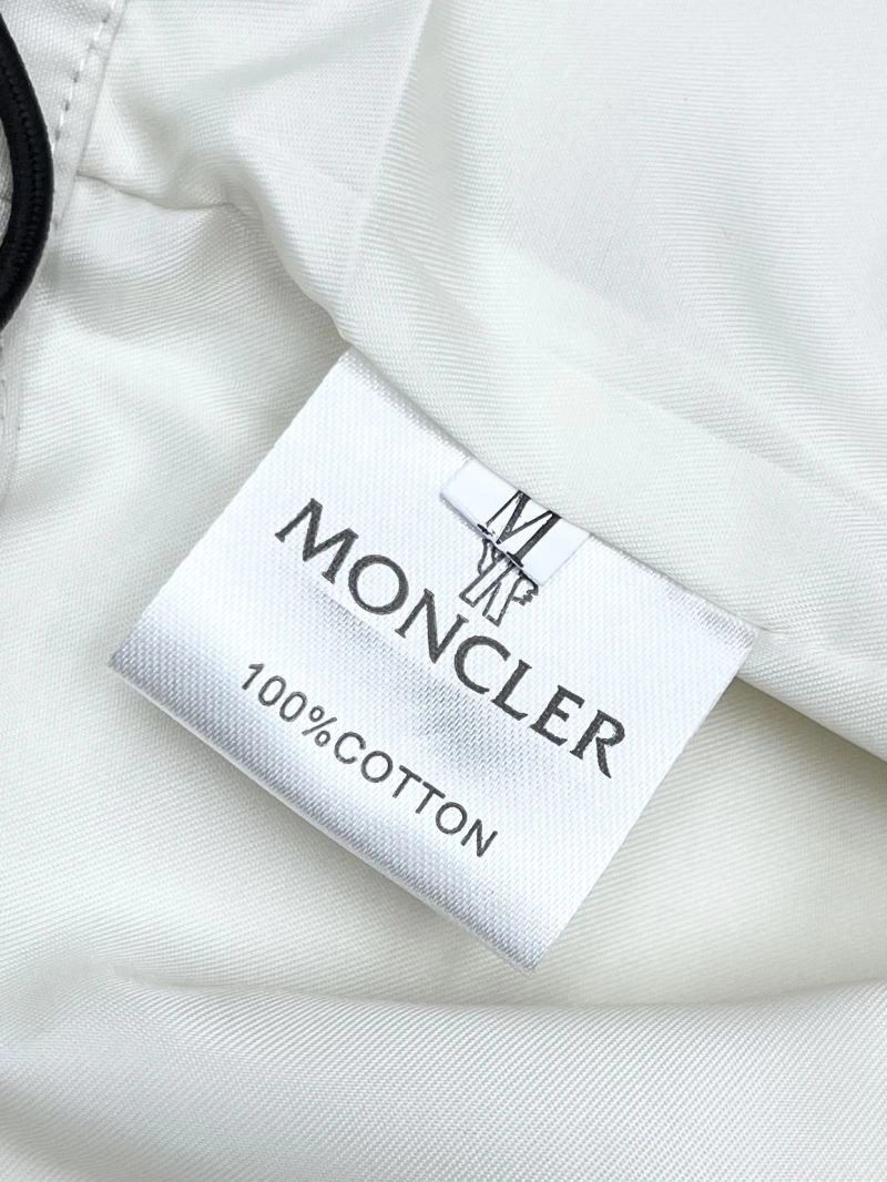 Resilient Moncler Outwear 142388
