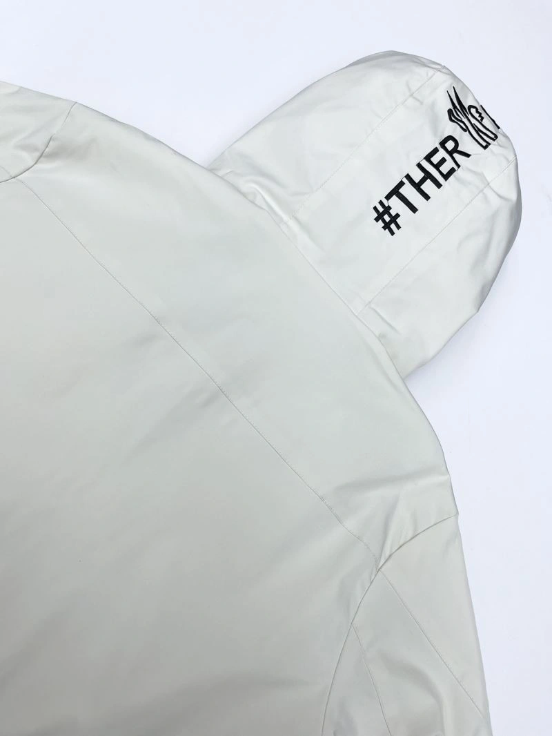 Resilient Moncler Outwear 142388
