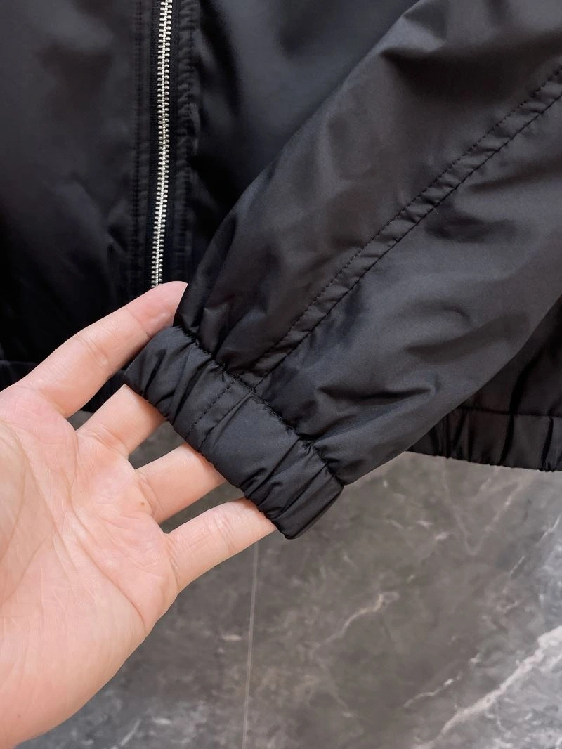 Resilient Moncler Outwear 142386