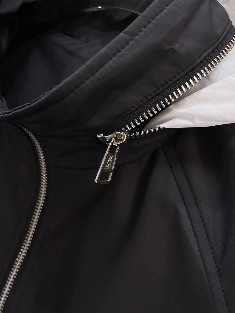 Resilient Moncler Outwear 142386
