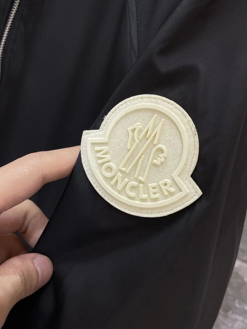 Resilient Moncler Outwear 142386