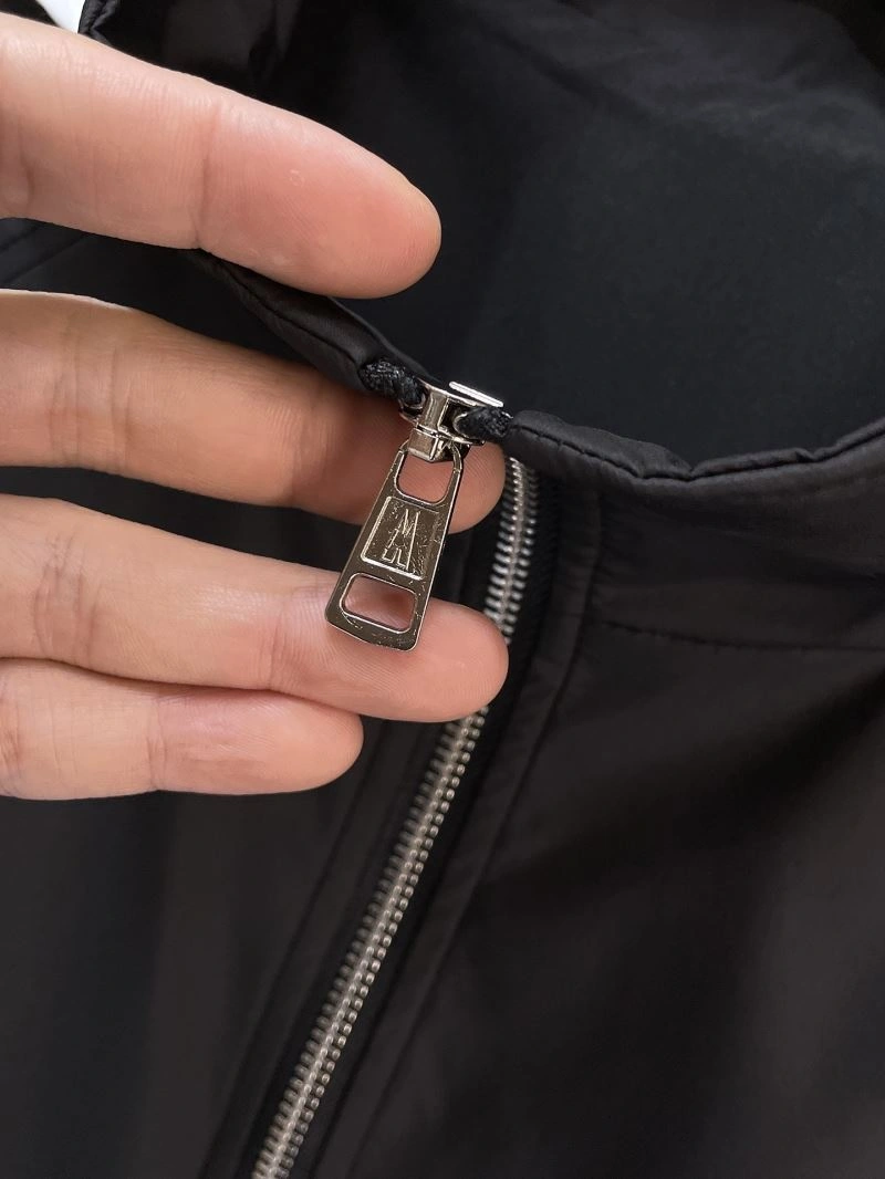 Resilient Moncler Outwear 142386
