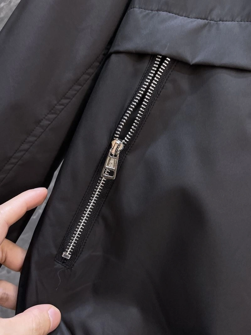 Resilient Moncler Outwear 142386