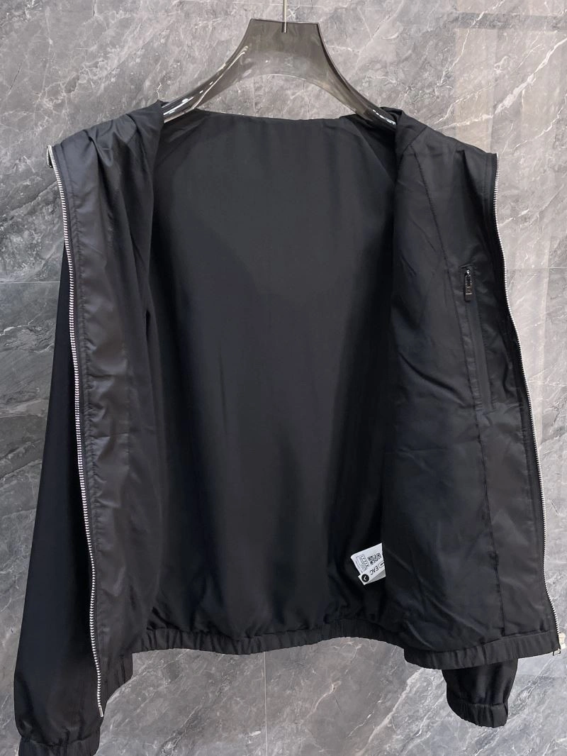 Resilient Moncler Outwear 142386